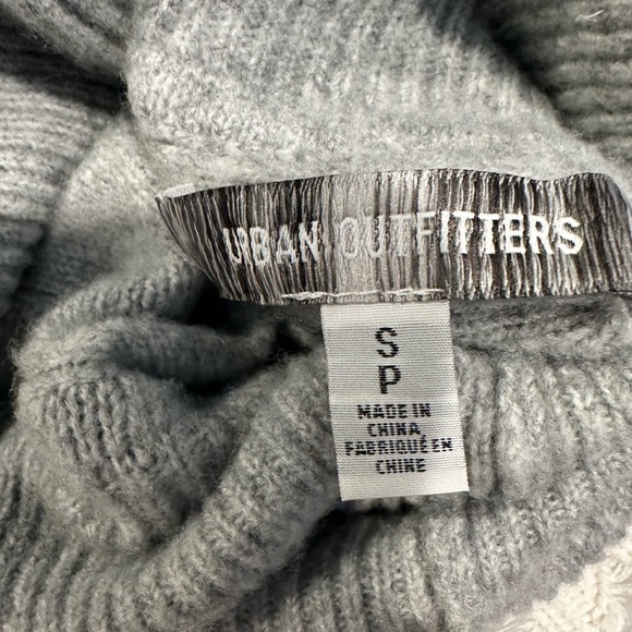 Urban Outfitters Finley Crop Turtleneck sweater size S NWOT - Picture 6 of 6